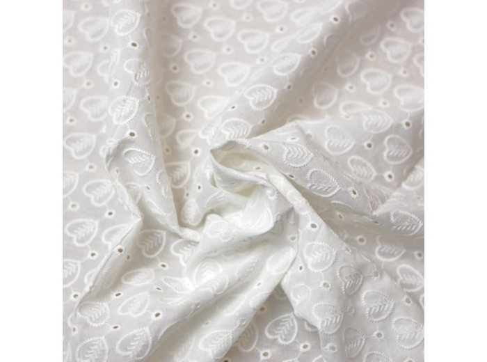 Sélection Coup de Coudre - Tissu Broderie Anglaise Ajouré à Motif Coeurs et Bords Festonnés