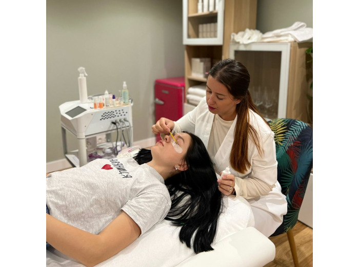 Extension de cils volume russe