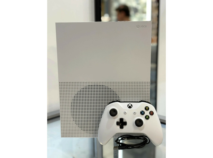 Console Microsoft Xbox One S 500go avec une manette