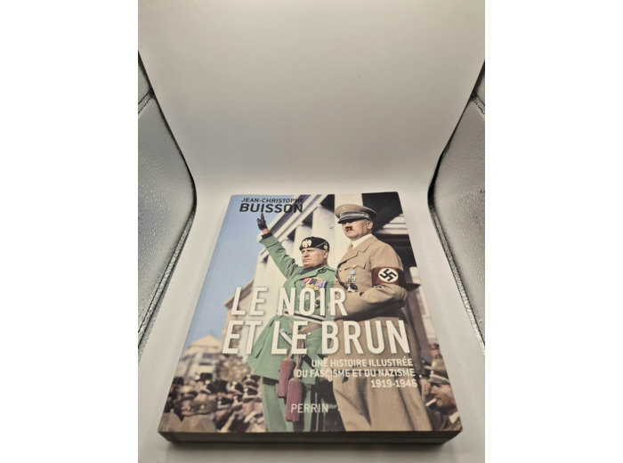 Livre Le noir et le brun - Une histoire illustrée du fascisme et du nazisme 1919-1946