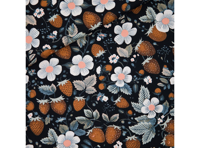 See You at Six - Tissu Toile de Coton Gabardine Imprimé "Strawberries" sur le fond Noir