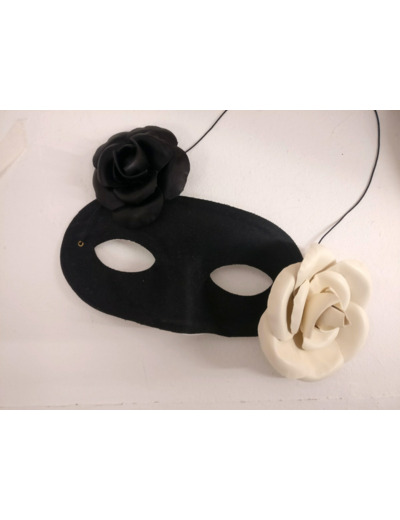 Camélia En Agneau Blanc Ivoire Sur Broche