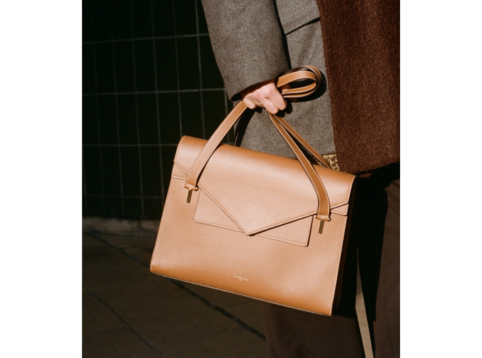 Porte documents double rabat porté épaule Emilie en cuir grainé