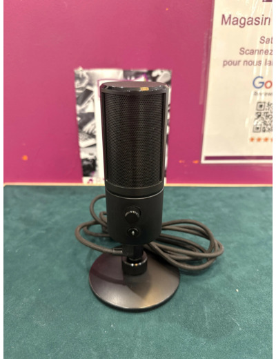 Jeu XBox One Razer Seiren X - Microphone à condensateur USB pour Le Streaming (Microphone Compact avec Support de Choc, directivité supercardioïde, Pas de Latence, Bouton de sourdine, Connexion pour Casque) Noir